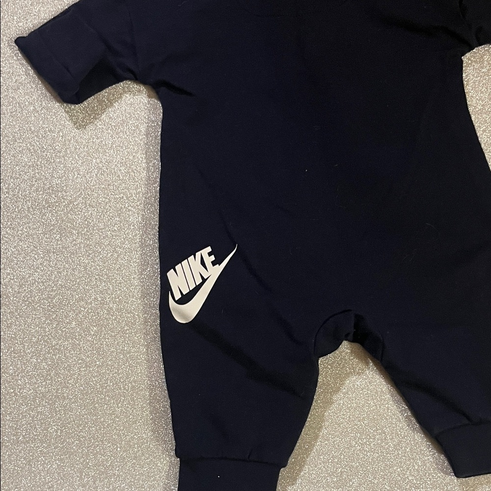 Nike Kids Black and White Hooded Footie - Picture 6 of 6